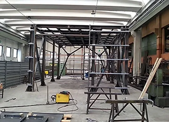 Struttura metallica in officina