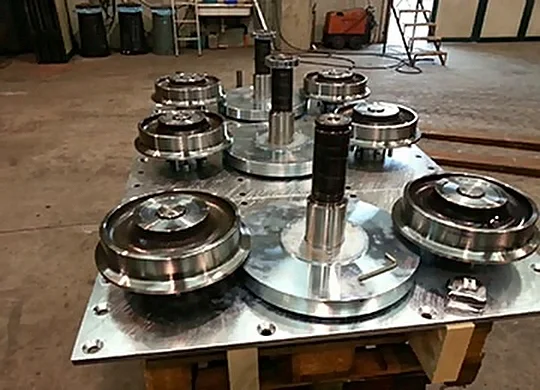 Ruote stampate e temperate con assi lavorati
